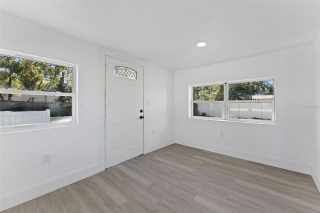 10124 N HYACINTH AVENUE, Tampa, FL 33612