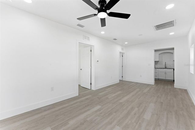 10124 N HYACINTH AVENUE, Tampa, FL 33612