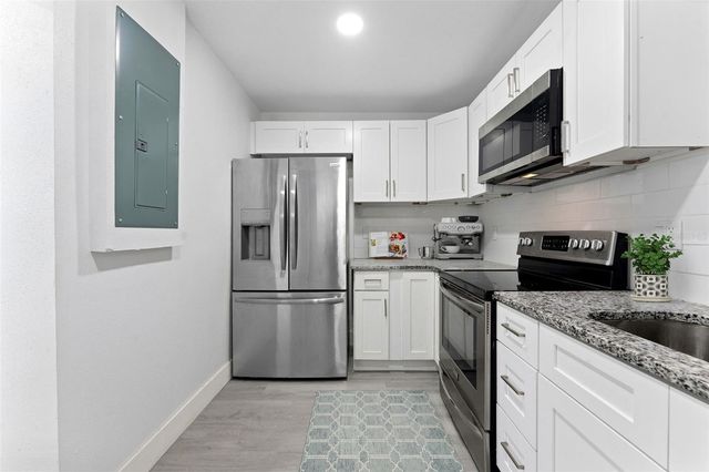 10124 N HYACINTH AVENUE, Tampa, FL 33612