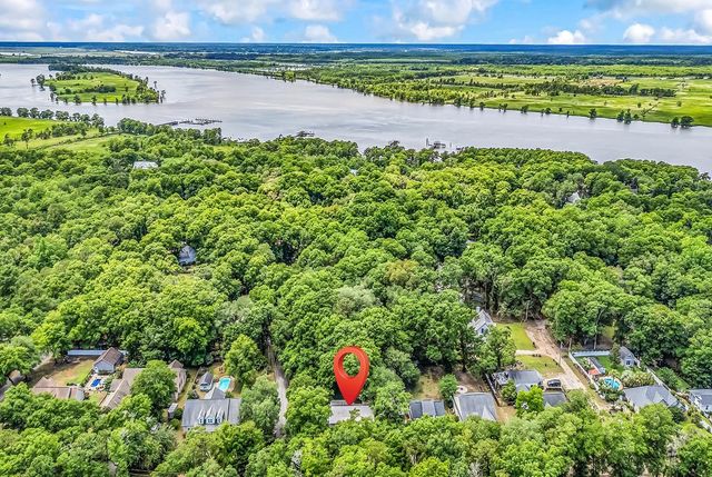 709 Old Waccamaw Dr., Pawleys Island, SC 29585
