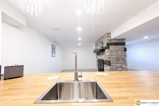 4732 Manchester Drive, Omaha, NE 68152