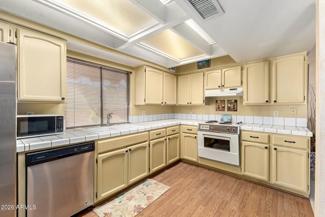 1709 E FRIER Drive, Phoenix, AZ 85020