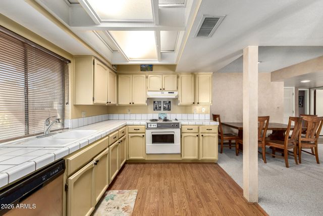 1709 E FRIER Drive, Phoenix, AZ 85020