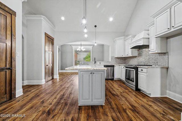 223 Santander Drive, Youngsville, LA 70592
