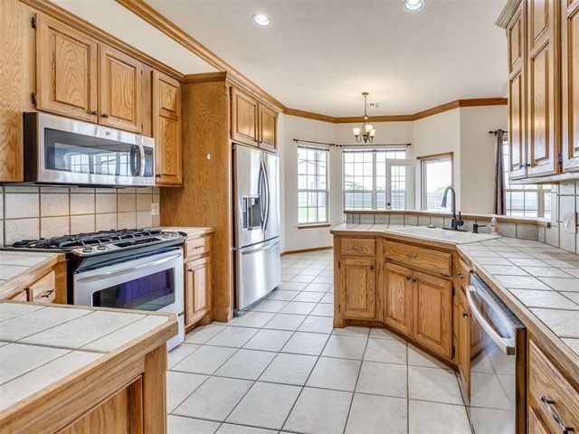 909 Whispering Creek Court, Piedmont, OK 73078