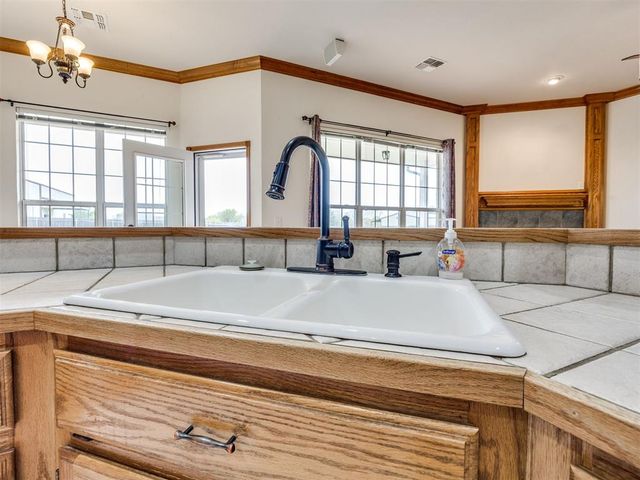 909 Whispering Creek Court, Piedmont, OK 73078