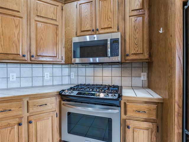 909 Whispering Creek Court, Piedmont, OK 73078