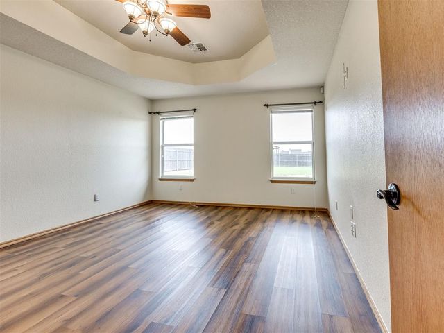 909 Whispering Creek Court, Piedmont, OK 73078