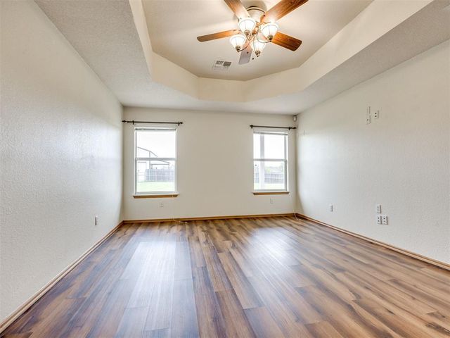 909 Whispering Creek Court, Piedmont, OK 73078