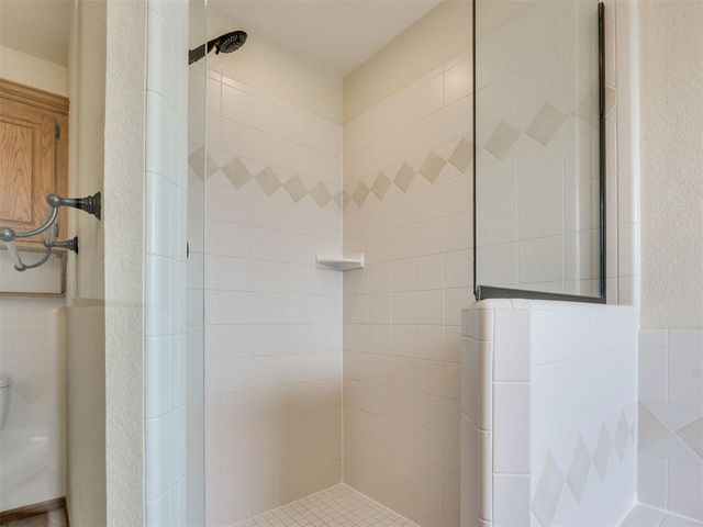 909 Whispering Creek Court, Piedmont, OK 73078