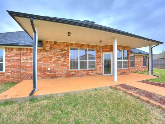 909 Whispering Creek Court, Piedmont, OK 73078