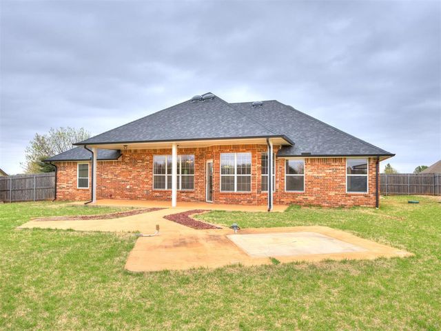 909 Whispering Creek Court, Piedmont, OK 73078