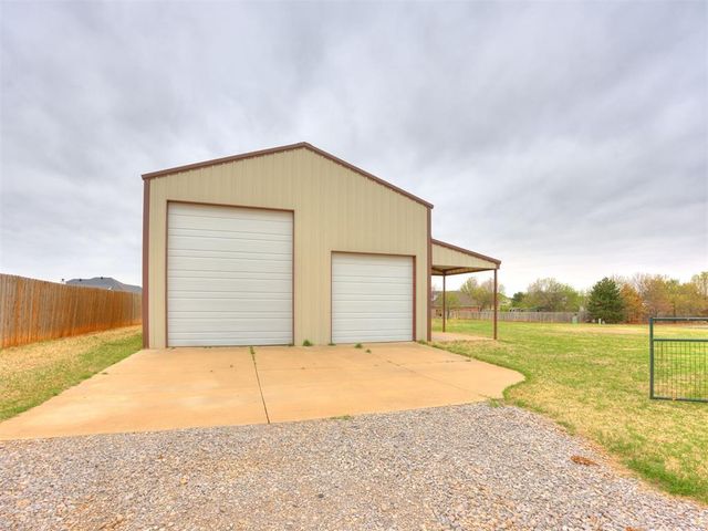 909 Whispering Creek Court, Piedmont, OK 73078