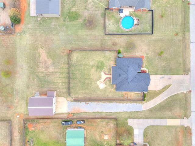 909 Whispering Creek Court, Piedmont, OK 73078