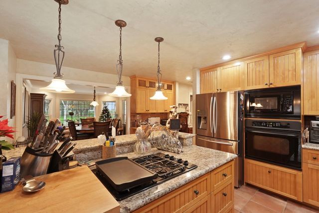 17266 Hillside Dr, Lodi, CA 95240