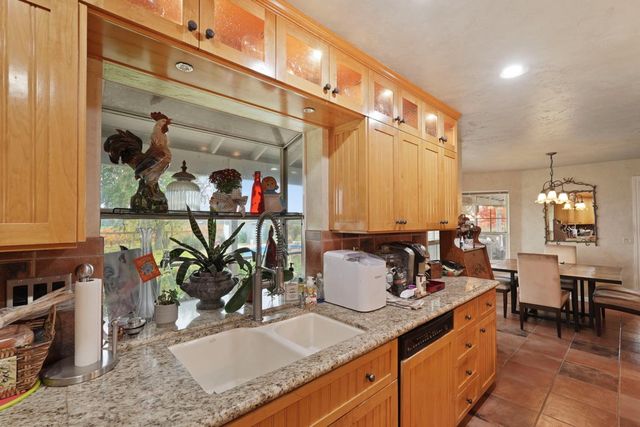 17266 Hillside Dr, Lodi, CA 95240