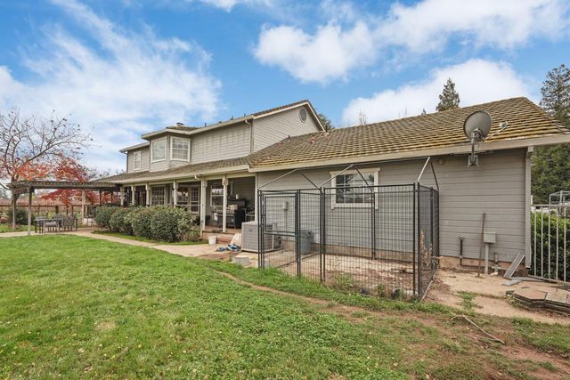 17266 Hillside Dr, Lodi, CA 95240