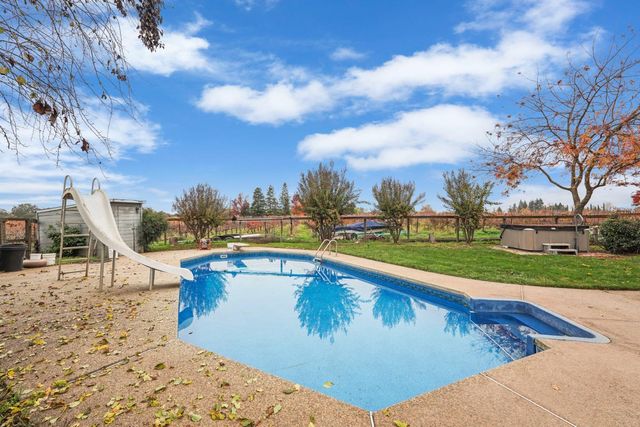 17266 Hillside Dr, Lodi, CA 95240