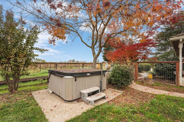 17266 Hillside Dr, Lodi, CA 95240