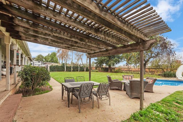 17266 Hillside Dr, Lodi, CA 95240