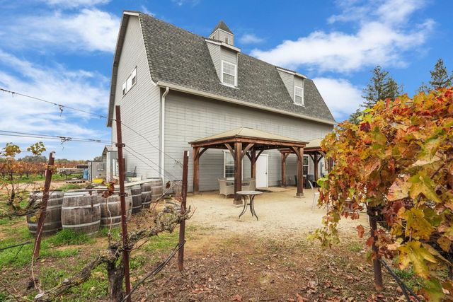 17266 Hillside Dr, Lodi, CA 95240