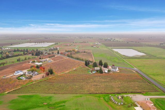 17266 Hillside Dr, Lodi, CA 95240