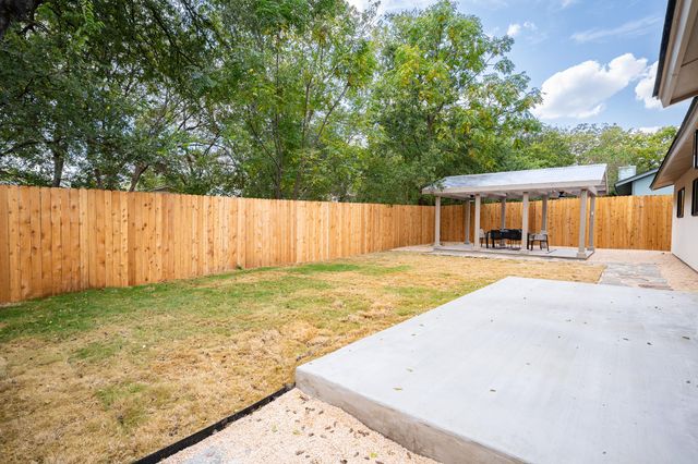 2105 Trede DR, Austin, TX 78745