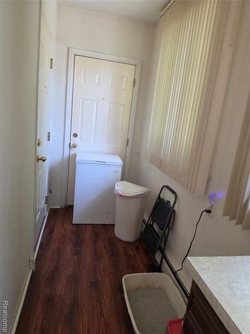 9971 Merriman Road, Livonia, MI 48150