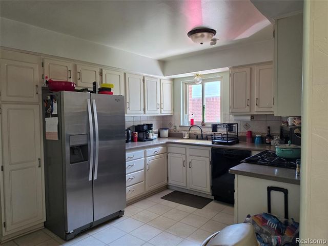 9971 Merriman Road, Livonia, MI 48150