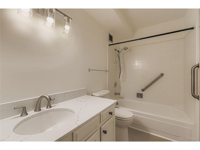 13500 E Cornell Ave 206, Aurora, CO 80014
