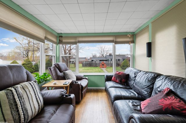 21831 Edgewood Street, Saint Clair Shores, MI 48080