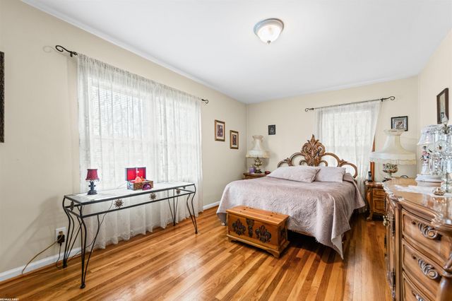 21831 Edgewood Street, Saint Clair Shores, MI 48080