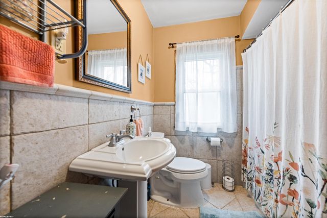 21831 Edgewood Street, Saint Clair Shores, MI 48080