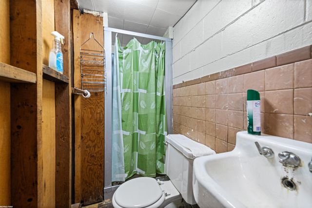 21831 Edgewood Street, Saint Clair Shores, MI 48080