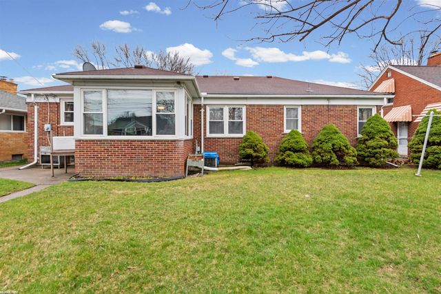 21831 Edgewood Street, Saint Clair Shores, MI 48080