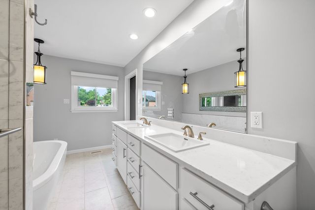 230 Fairway Ct, Hopkinsville, KY 42240