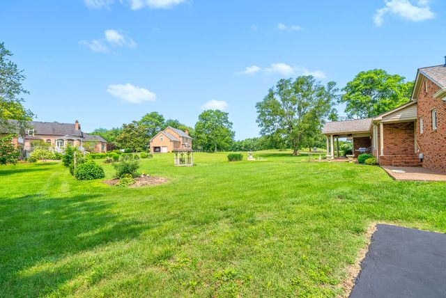 230 Fairway Ct, Hopkinsville, KY 42240