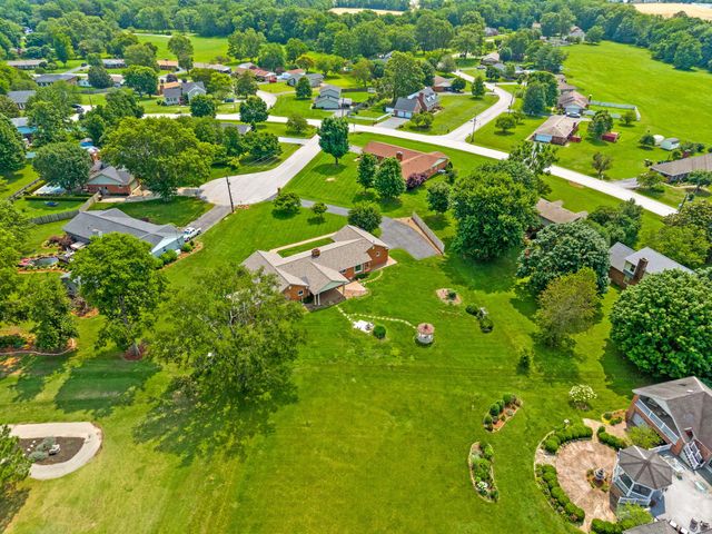 230 Fairway Ct, Hopkinsville, KY 42240