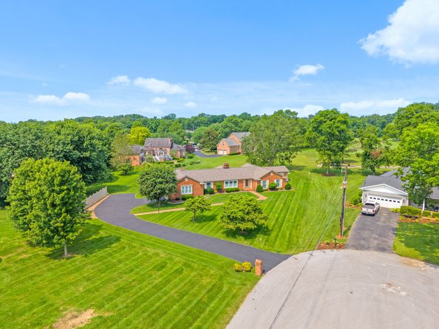 230 Fairway Ct, Hopkinsville, KY 42240