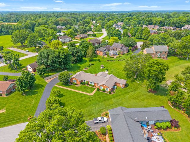 230 Fairway Ct, Hopkinsville, KY 42240