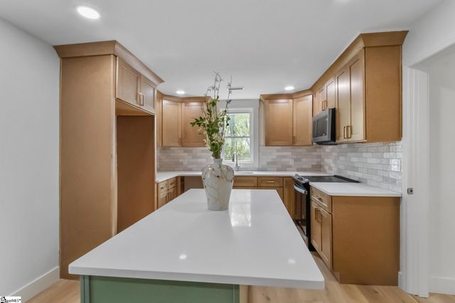 208 Crestone Drive, Greenville, SC 29611