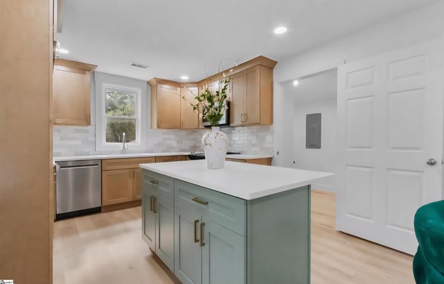 208 Crestone Drive, Greenville, SC 29611