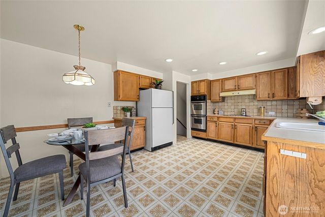 17326 NE 18th Place, Bellevue, WA 98008