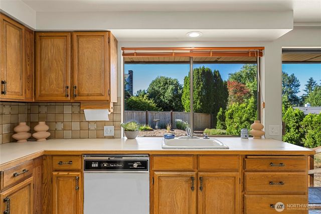 17326 NE 18th Place, Bellevue, WA 98008