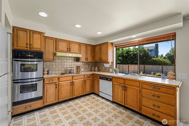 17326 NE 18th Place, Bellevue, WA 98008