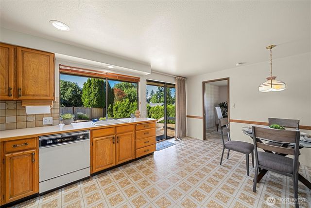 17326 NE 18th Place, Bellevue, WA 98008