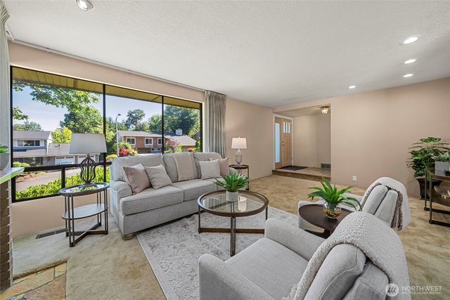17326 NE 18th Place, Bellevue, WA 98008