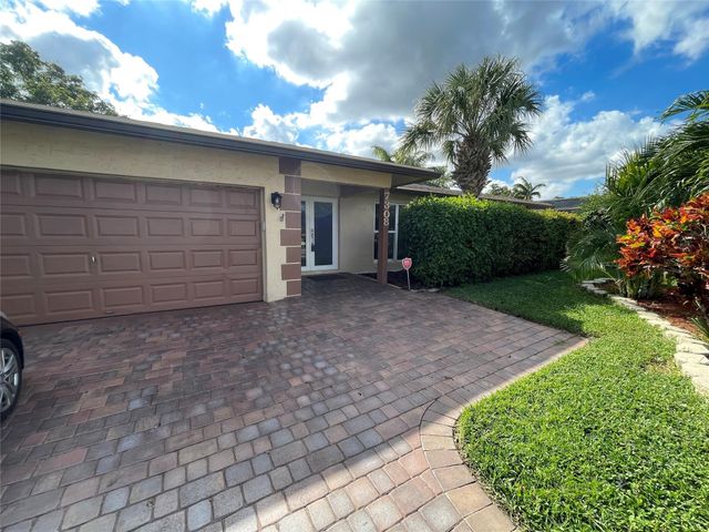 7308 NW 81st Street, Tamarac, FL 33321