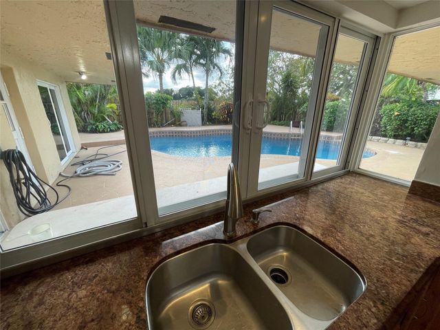 7308 NW 81st Street, Tamarac, FL 33321