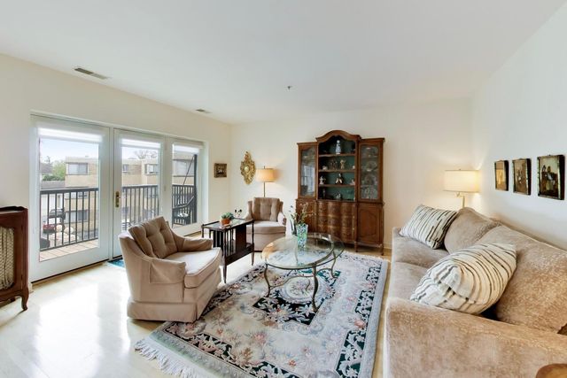 1107 Greenleaf Avenue 3F, Wilmette, IL 60091